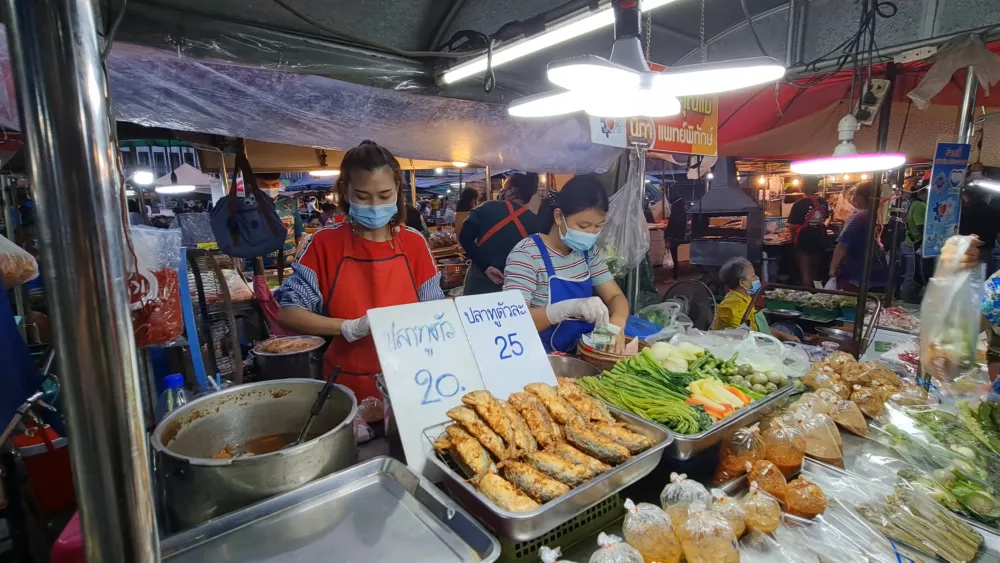 Уличная еда в Таиланде - богатое многовкусие