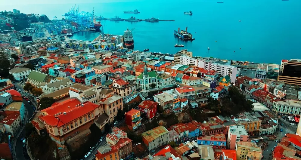Вальпараисо — город и морской порт в Чили