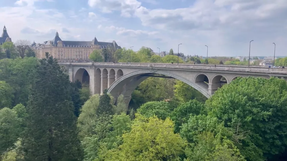 Достопримечательности Люксембурга - виадук через ущелье