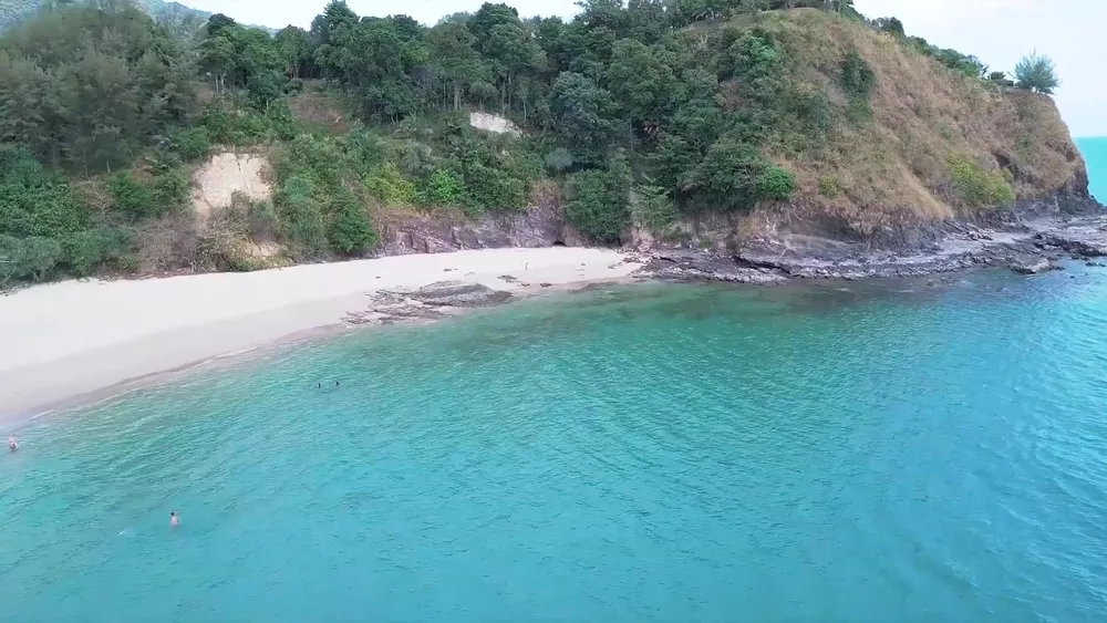 Вид с дрона на пляжи Ко Ланта