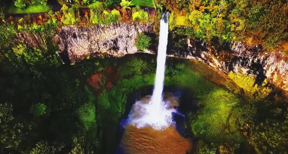 Водопад Фата невесты — водопад, расположенный вдоль реки Пакока в районе Вайкато в Новой Зеландии
