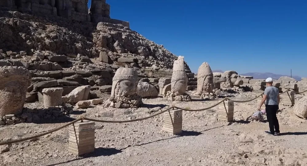 Загадочные статуи горы Немрут