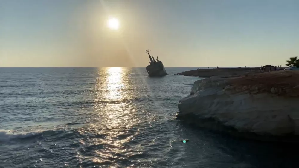 Достопримечательности Кипра - затонувший корабль у побережья