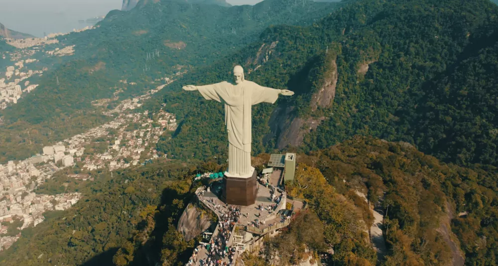 Знаменитая статуя Иисуса в Бразилии